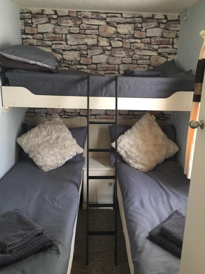 Byre Cottages & Log Cabin 卡迪根 外观 照片